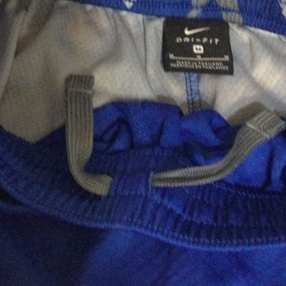 Nike Dri-fit Authentic Boys shorts Medium Like New - Picture 5 of 6